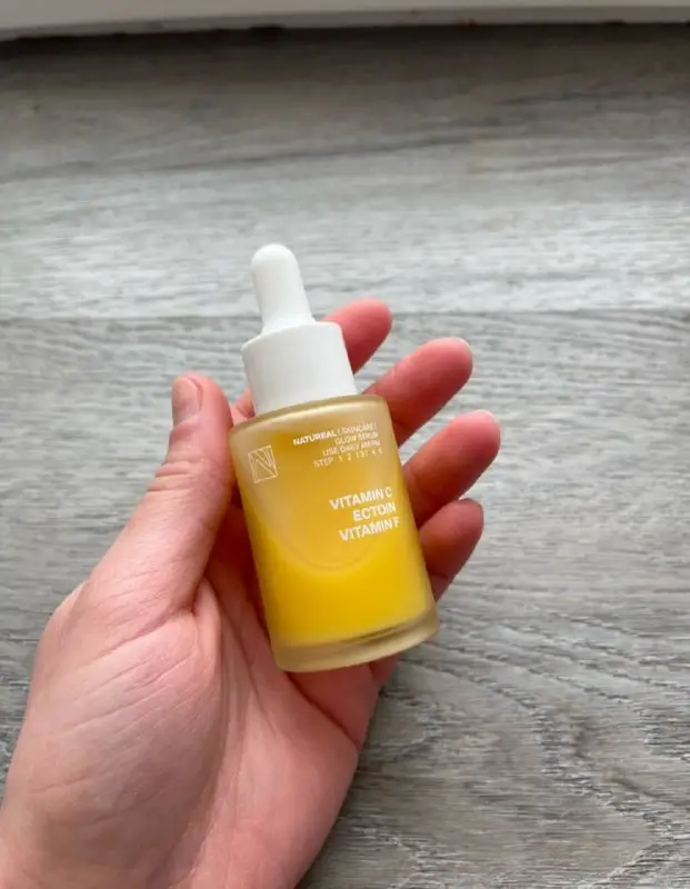 Сироватка для обличчя NATUREAL Glow Serum з вітаміном С та ектоїном