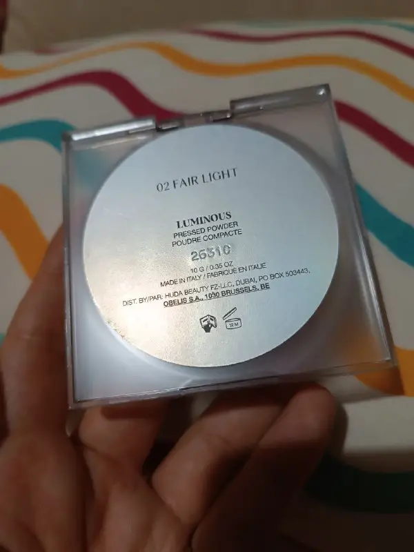 Huda Beauty Glowish Luminous Pressed Powder тон 02 Fair Light 10g — фото 2