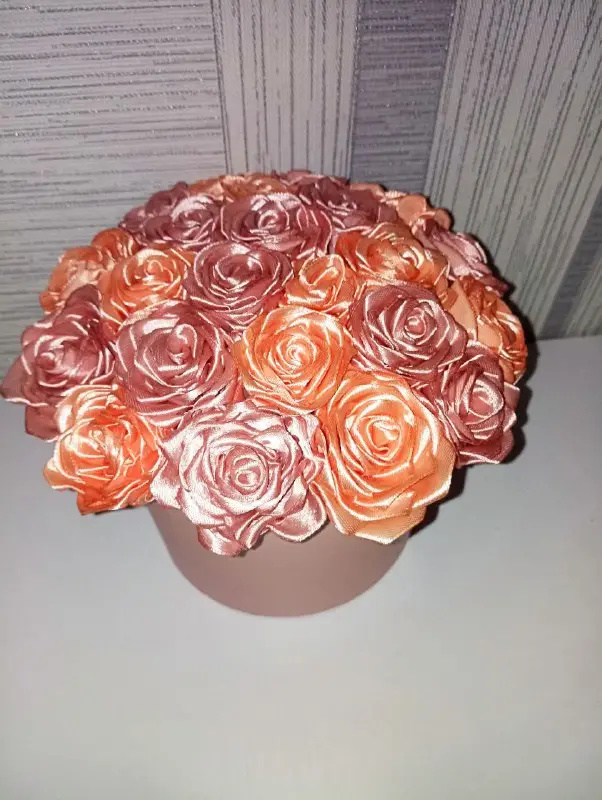 Букет троянд із атласної стрічки Handmade Satin Flowers