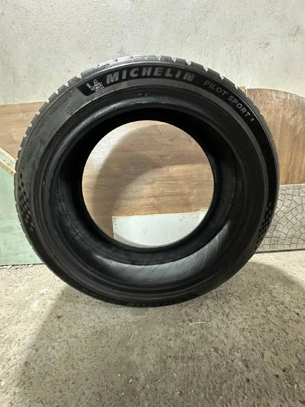 Michelin Pilot Sport 5 235/40 R19 2021 год