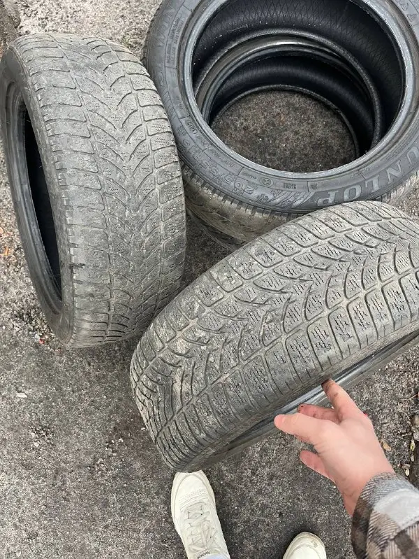 Зимові шини Dunlop 205/55 R16 комплект