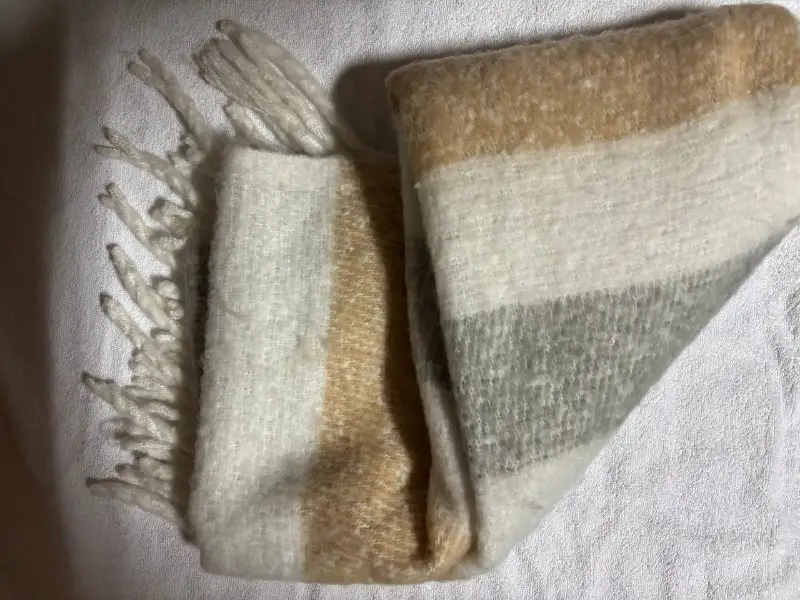 Набор теплых шарфов (2 шт) бежевый и в клетку с бахромой