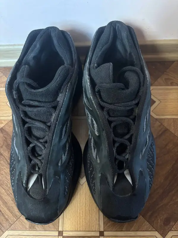 Кросівки Adidas Yeezy 700 V3 Black 43 розмір — фото 2