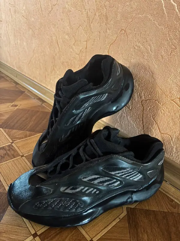 Кросівки Adidas Yeezy 700 V3 Black 43 розмір — фото 4