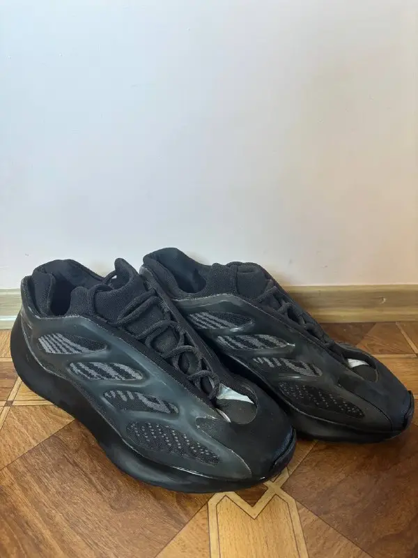 Кросівки Adidas Yeezy 700 V3 Black 43 розмір — фото 5