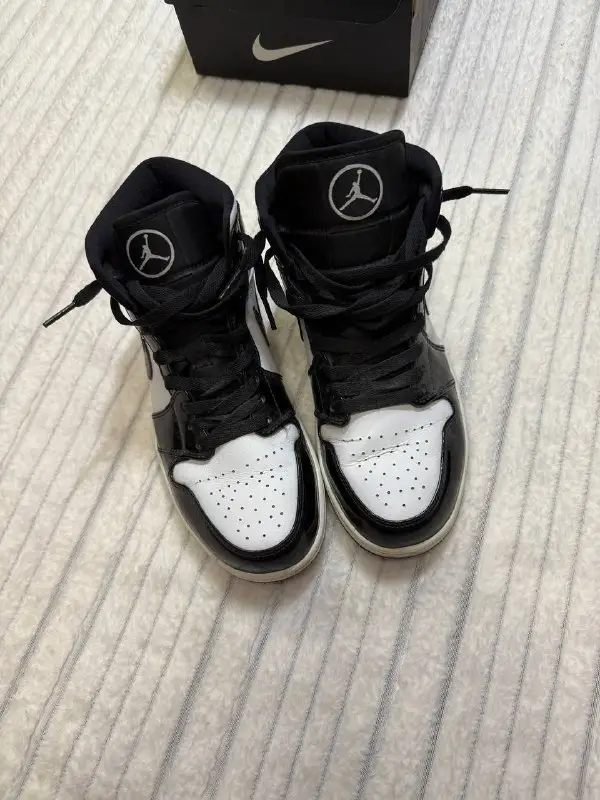 Кросівки Air Jordan 1 Mid White/Black DV0991-101 Розмір 40