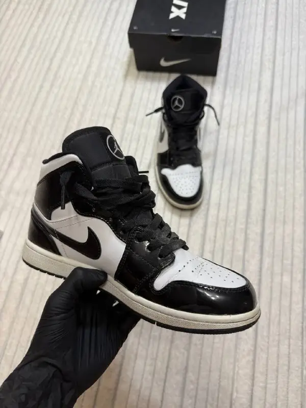 Кросівки Air Jordan 1 Mid White/Black DV0991-101 Розмір 40 — фото 3