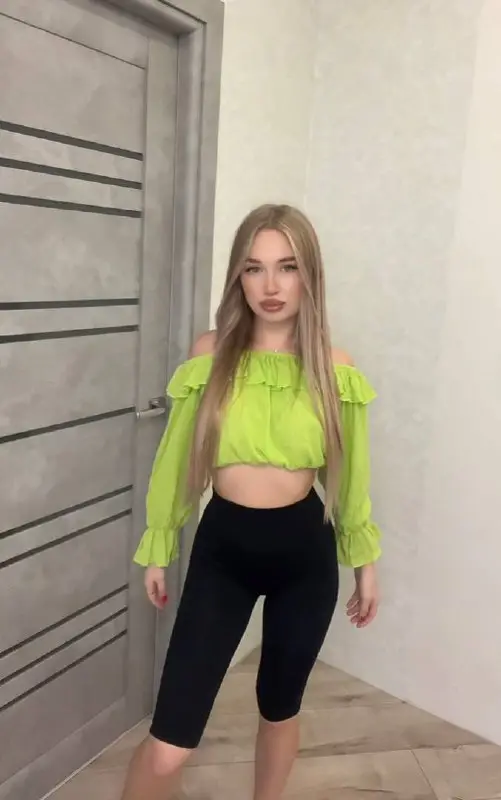 Топ PrettyLittleThing салатовий та чорні велосипедки S/M