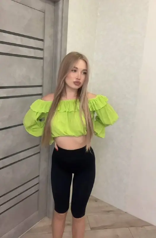 Топ PrettyLittleThing салатовий та чорні велосипедки S/M — фото 2