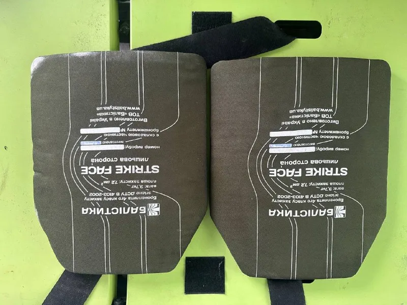 Бронепластина Балістика 4 клас та Турнікет CAT Gen 7