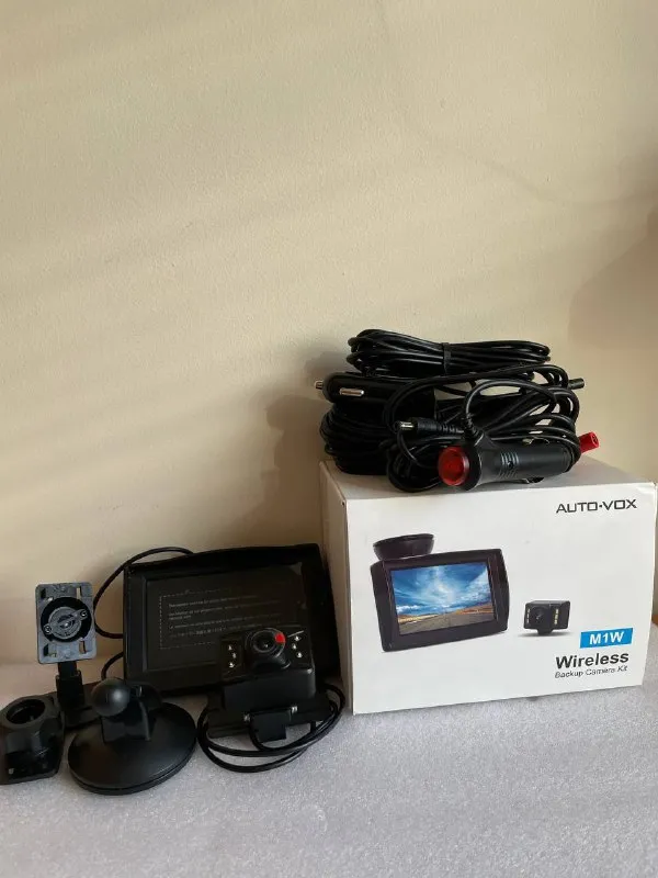 Камера заднього виду AUTO-VOX M1W HD IP68 з монітором