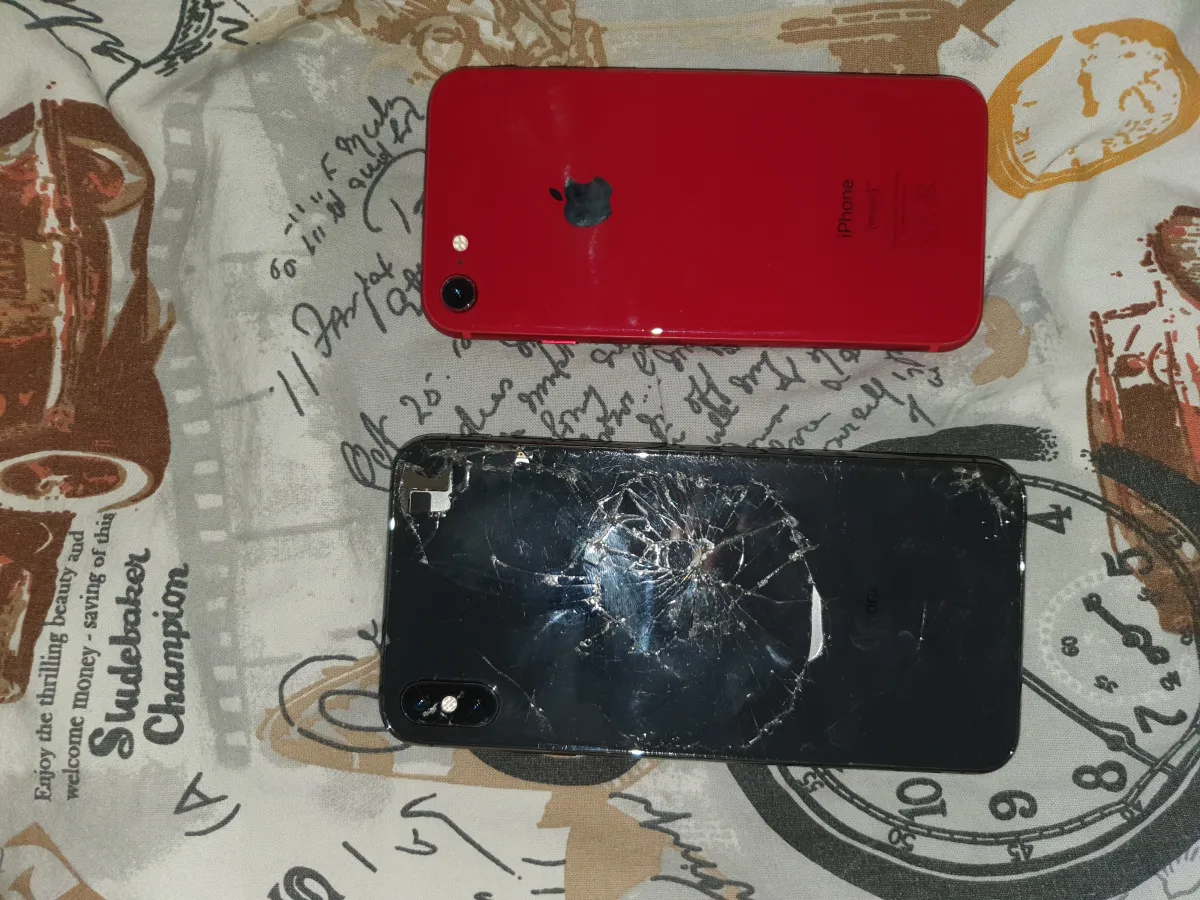 Продам iphone xs max/8