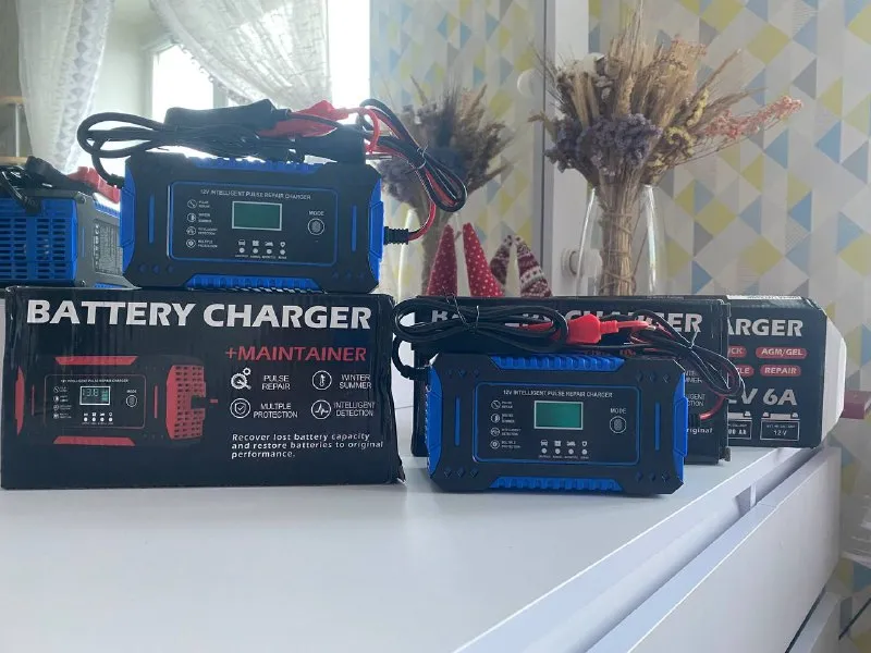 Зарядний пристрій 12V 6A Intelligent Pulse Repair Charger для авто та мото