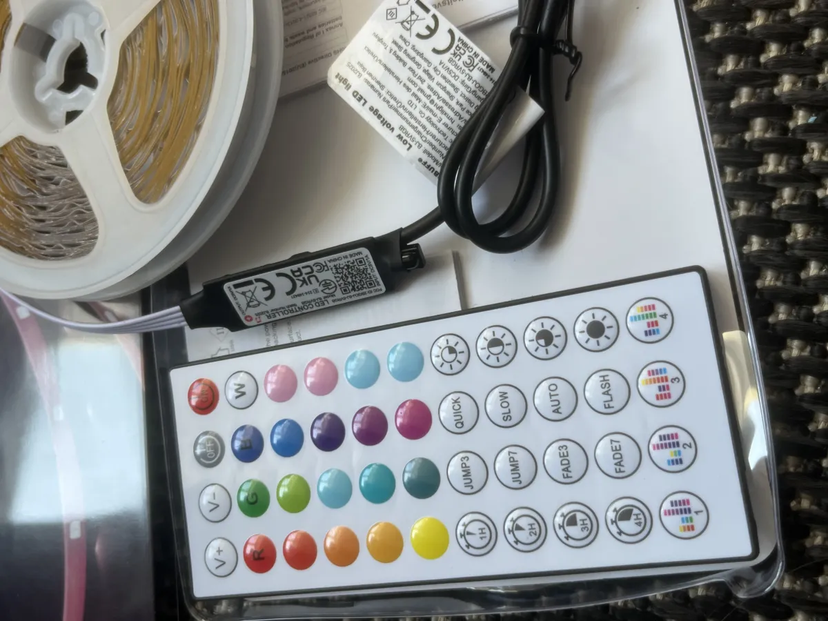 LED стрічка 15м RGB з керуванням з телефону + пульт (нова) — фото 3