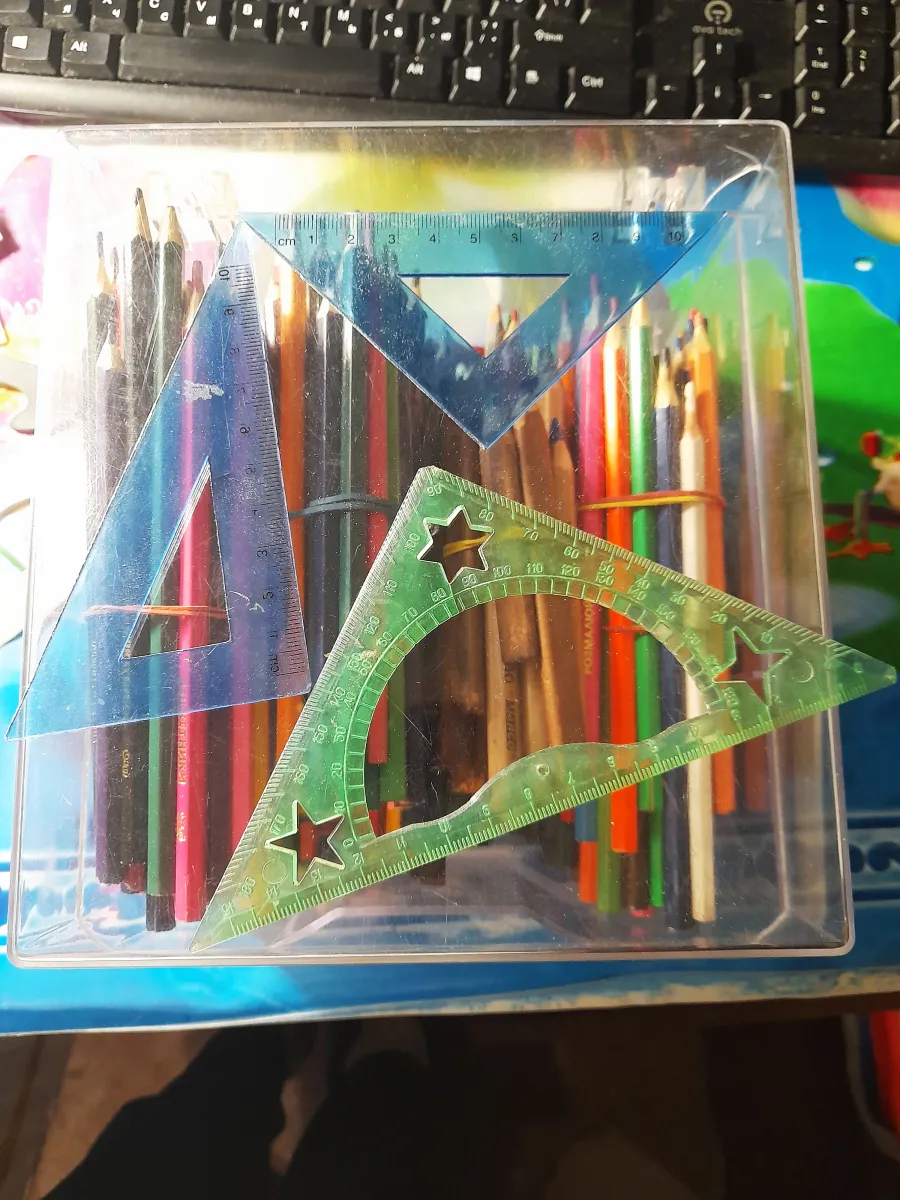 Продається набір шкільних лінійок та приладів для вимірювання 14 шт