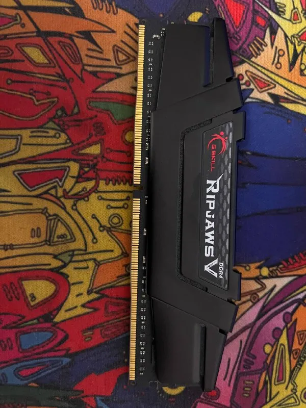 G.Skill Ripjaws V DDR4-3200 16GB F4-3200C16S-16GVK — фото 2
