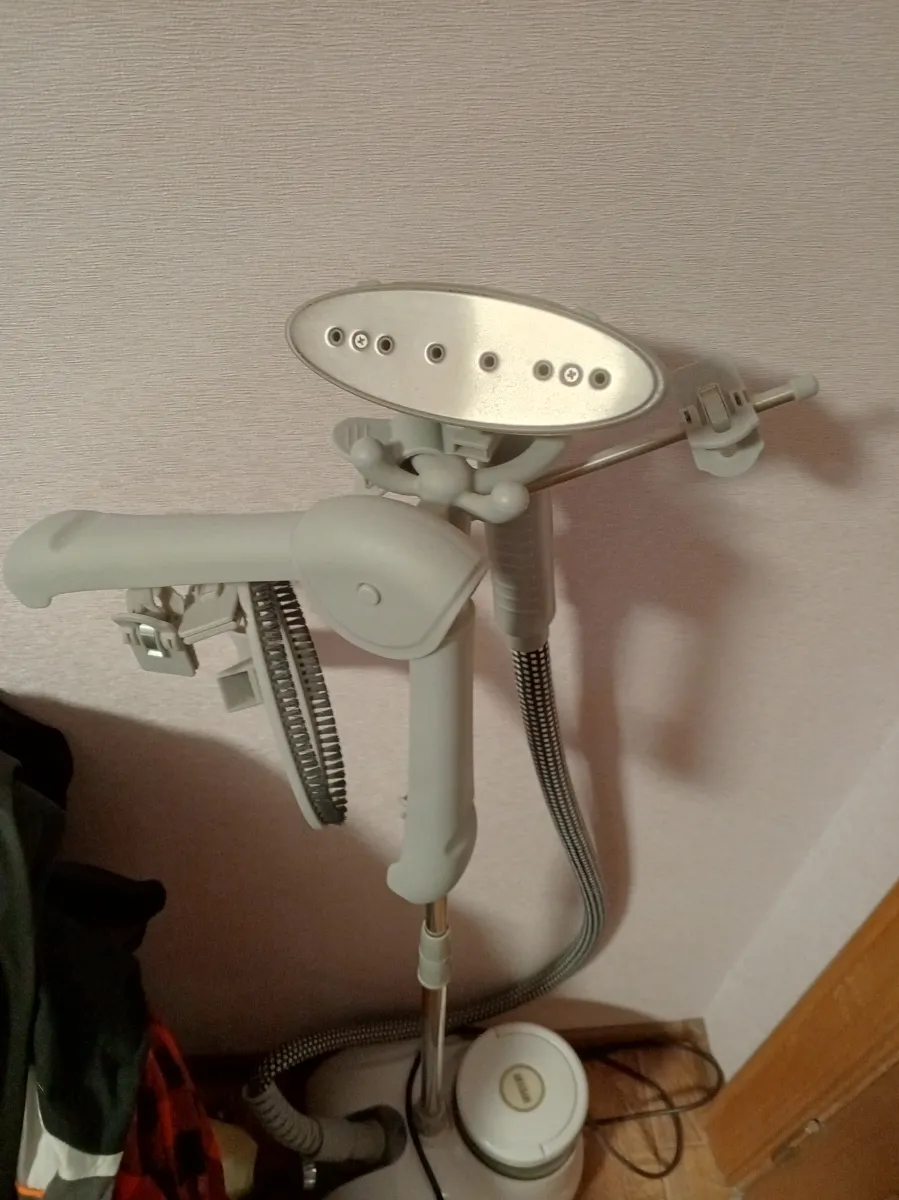 Парова праска для прасування одягу та домашнього текстилю