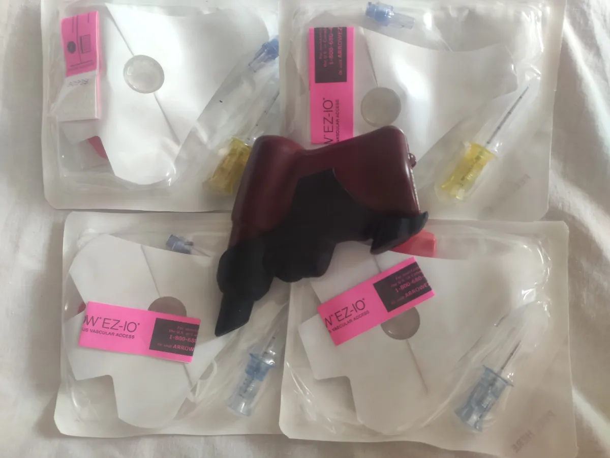 Набір для внутрішньо кісткового доступу