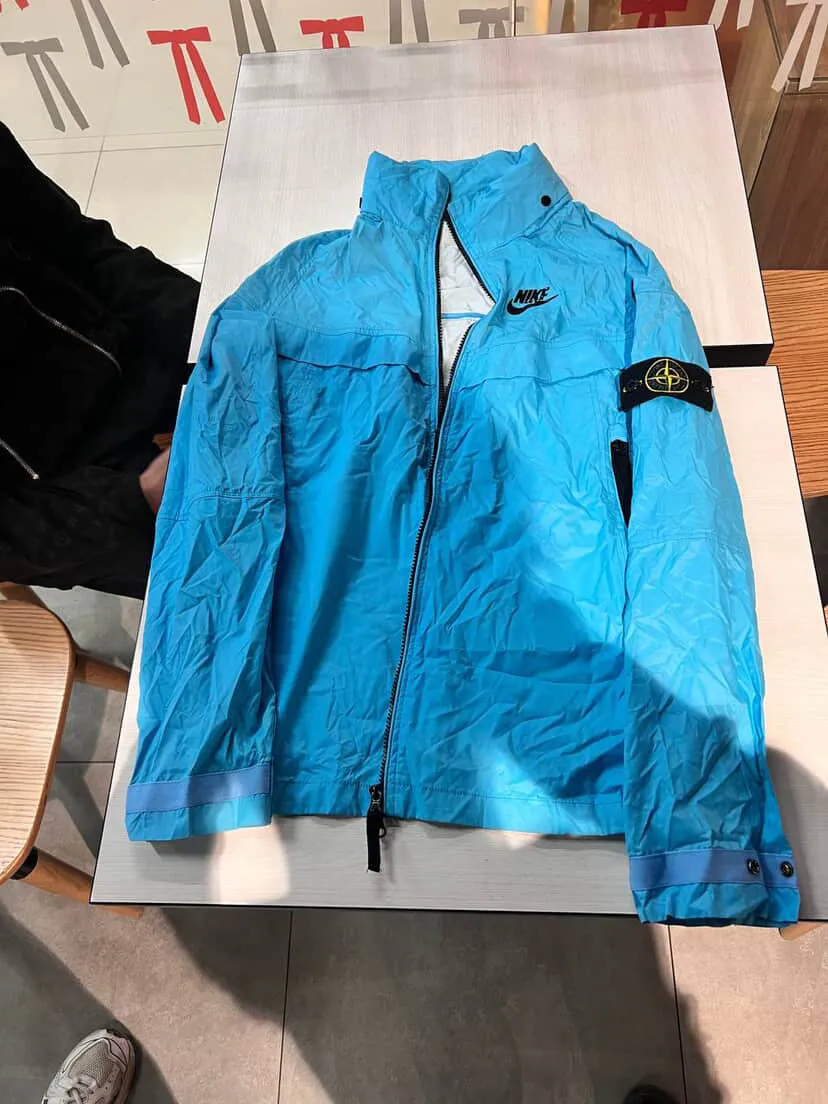 В продажі вітровка колаборація Stone Island x Nike Hyperlight Membrana Windrunner