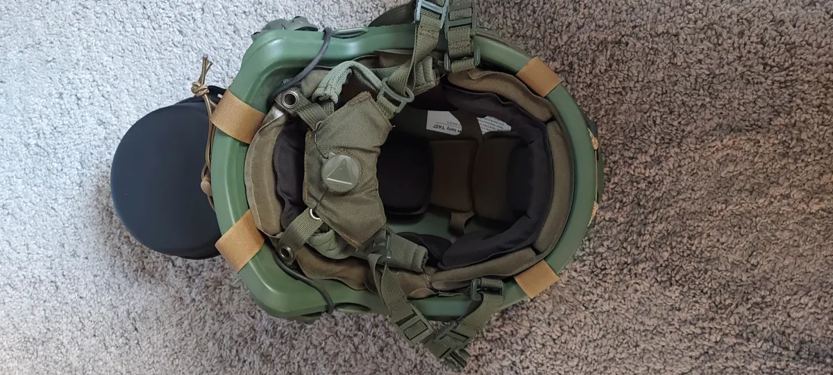 Продам плитоноску plate carrier vest 6 клас І шолом тактичний fast helmet nij iiia + навушники walkers razor slim з чебурашкою + ліхтарик + кавер