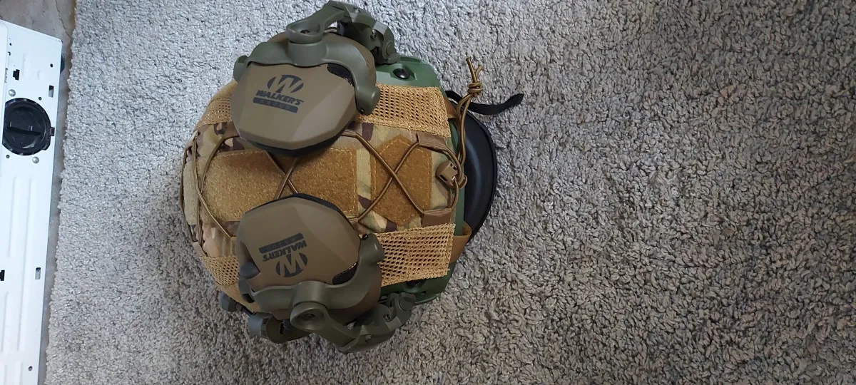 Продам плитоноску plate carrier vest 6 клас І шолом тактичний fast helmet nij iiia + навушники walkers razor slim з чебурашкою + ліхтарик + кавер — фото 2