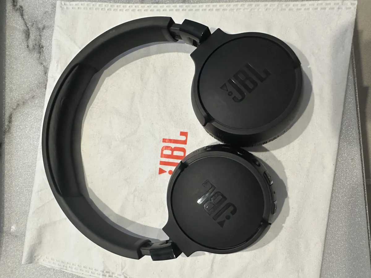 JBL Tune 670NC з активним шумоподавленням