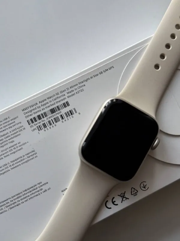 Apple Watch SE (Gen 2) 40mm Starlight GPS