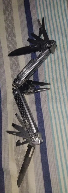 Мультитул Leatherman Free P4 Silver