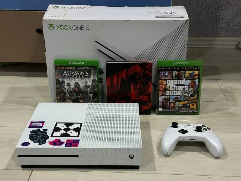 Microsoft Xbox One S 500GB White + Игры