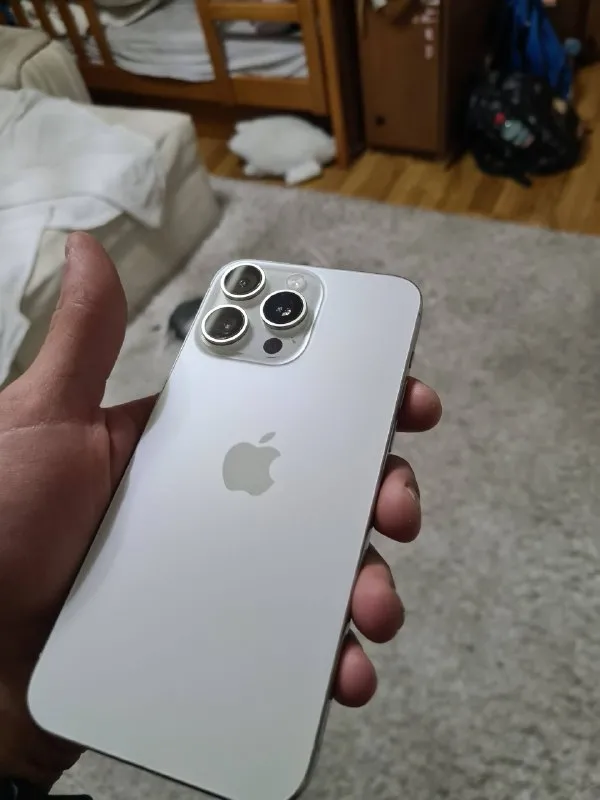 iPhone 15 Pro Max 256GB White Titanium Neverlock
