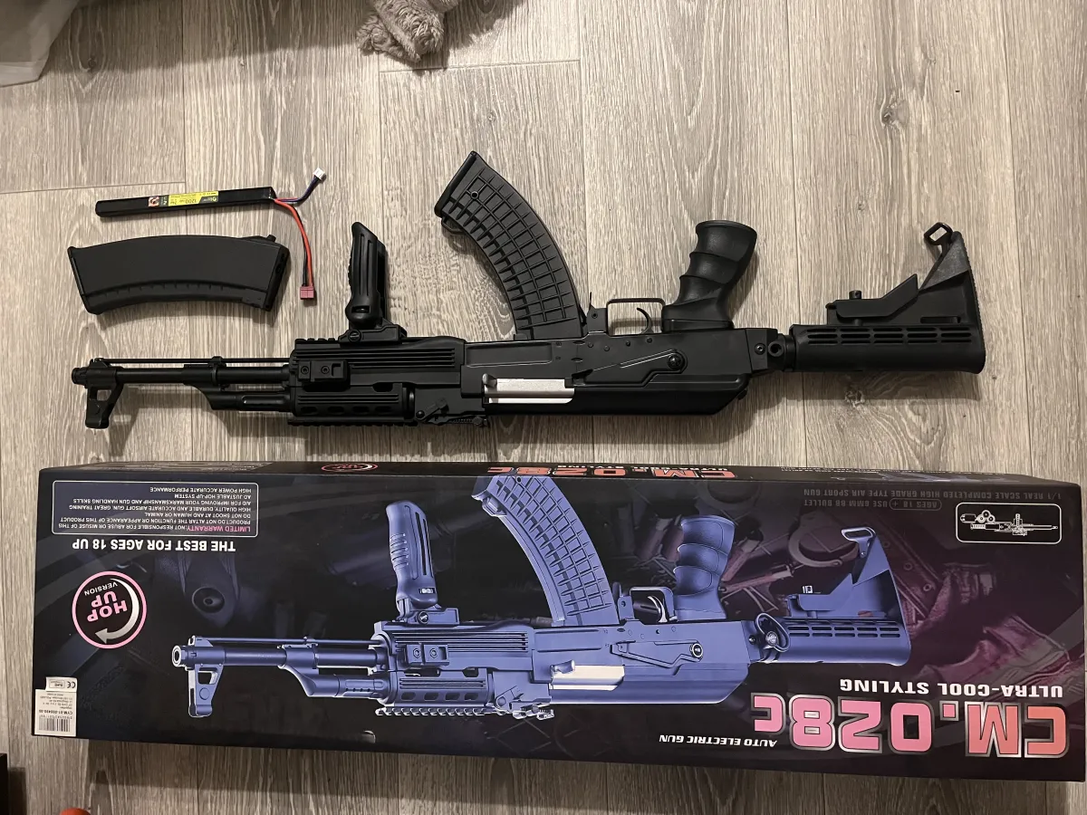 Страйкбольный привод CM.028C (AK) + АКБ и магазин