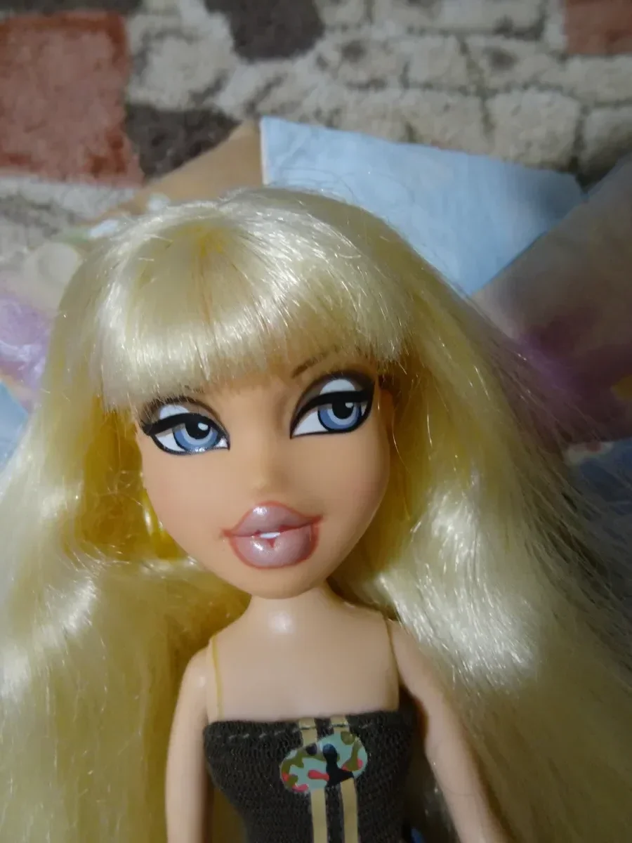 Оригинальная кукла Братц Хлоя (Bratz Cloe MGA 2010) в обуви — фото 2