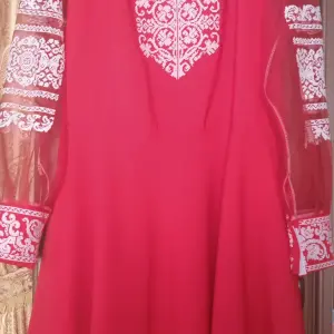 Сукня вишита