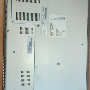 Ноутбук Fujitsu uh572
