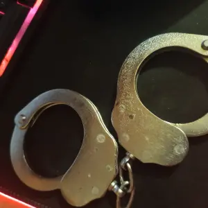 Настоящие наручники