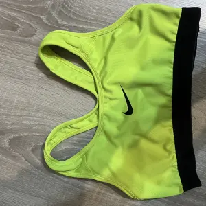 Топ найк салатовий