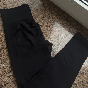 Лосини жіночі з ефектом Push-Up чорні (XS, S, M)