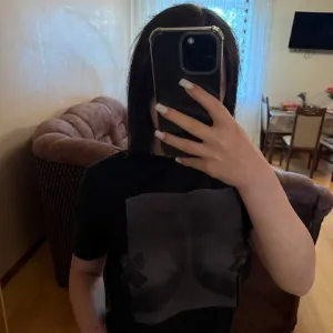 Футболка женская черная с принтом новая размер XS/S