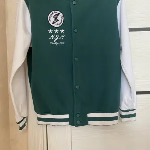 Весняна куртка для хлопчика H&M 146/152 на флісі