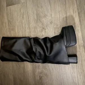 Жіночі ботфорди Fashion на платформі та товстому підборі