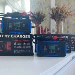 Зарядний пристрій 12V 6A Intelligent Pulse Repair Charger для авто та мото