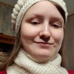 Продаються в' язані шапки з шарфами хендмейд 6 шт