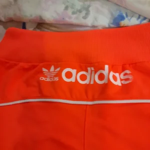 Бріджі жіночі помаранчеві Adidas 46 розмір