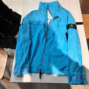 В продажі вітровка колаборація Stone Island x Nike Hyperlight Membrana Windrunner
