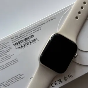 Apple Watch SE (Gen 2) 40mm Starlight GPS