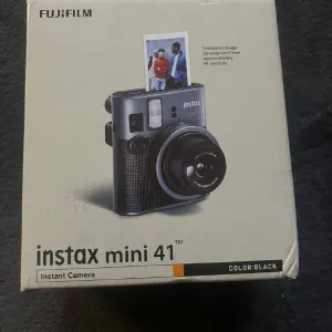 Fujifilm Instax Mini 41 Black моментальний фотоапарат