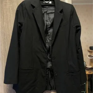 Женская одежда Zara, Boohoo, Alpha: пиджак, кардиган, боди, топ