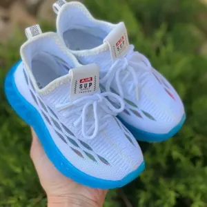 Дитячі кросівки Air Sup 31 розмір та шкіряні черевики Fashion 33 розмір